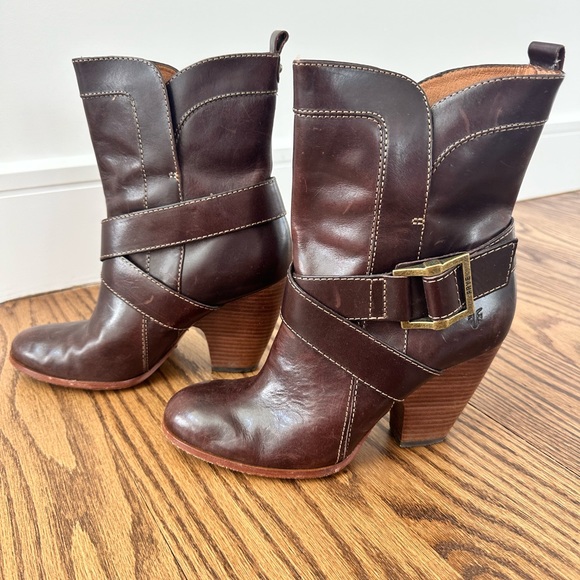 Frye buckle dark brown booties size 7.5. Slight snag in the seam. - Picture 1 of 15